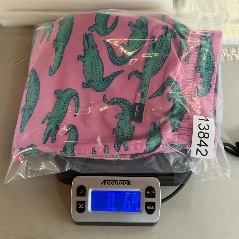 Chubbies Mens Pink Alligator Print Swim Trunks 5.5 Inseam Small ES24SW0013H
